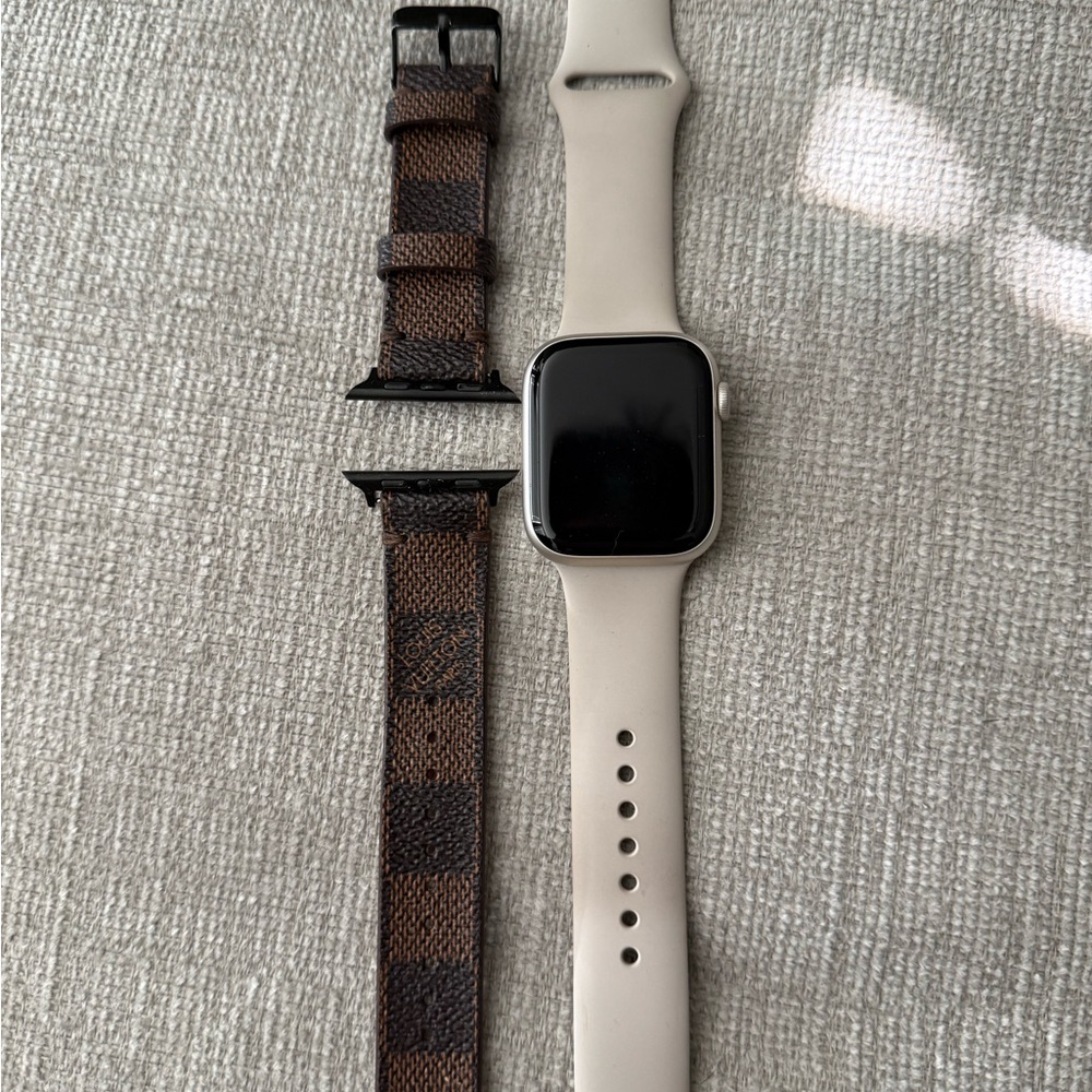 Apple Smartwatch 9 45mm with Cream and Brown Bands